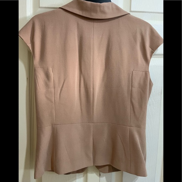 Chapter One Light Peach Sleeveless Two-Button Blazer in Size 6 - Picture 2 of 2
